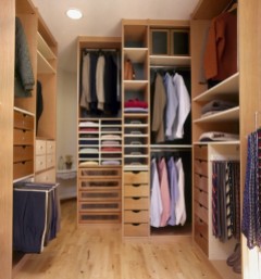 modern-small-walk-in-dressing-room-ideas-with-wooden-shelves-storage-and-laminated-wooden-floor-idea-728x778